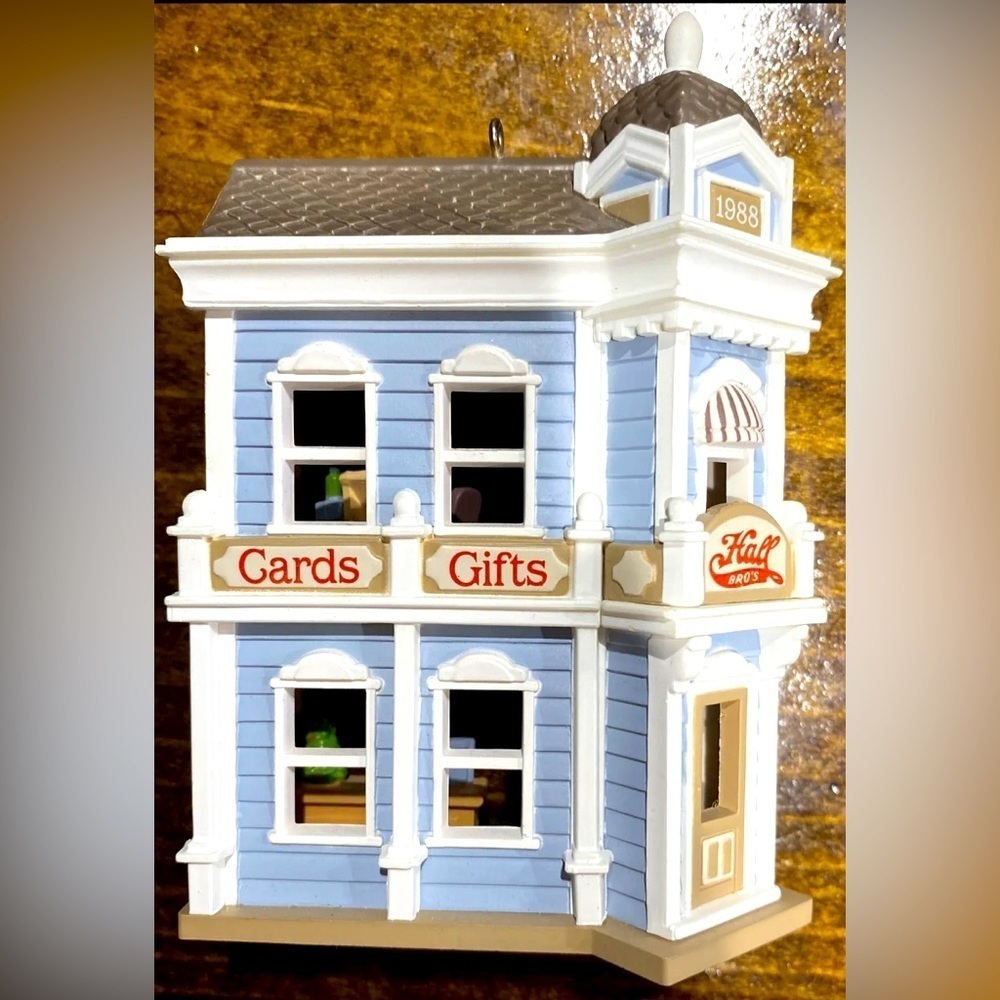 1988 Hallmark🎄Keepsake Ornament Hall Bro’s Card Shop #5 Nostalgic House